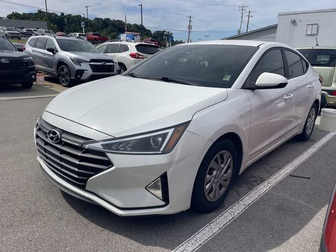 Used 2020 Hyundai Elantra SE w/ Cargo Package (C1) FWD image 3