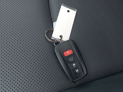 Used 2025 Toyota RAV4 Limited FWD image 36