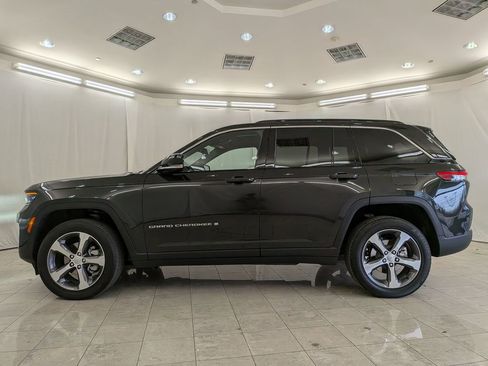 Used 2024 Jeep Grand Cherokee Limited w/ Luxury Tech Group II image 5