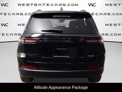 Used 2025 Jeep Grand Cherokee Altitude AWD/4WD image 4