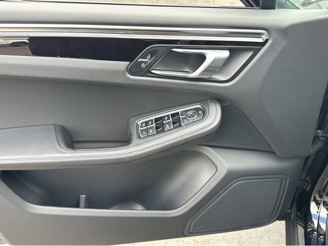 Used 2023 Porsche Macan Turbo AWD/4WD image 9