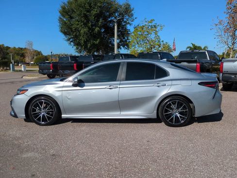 Certified 2022 Toyota Camry SE image 3