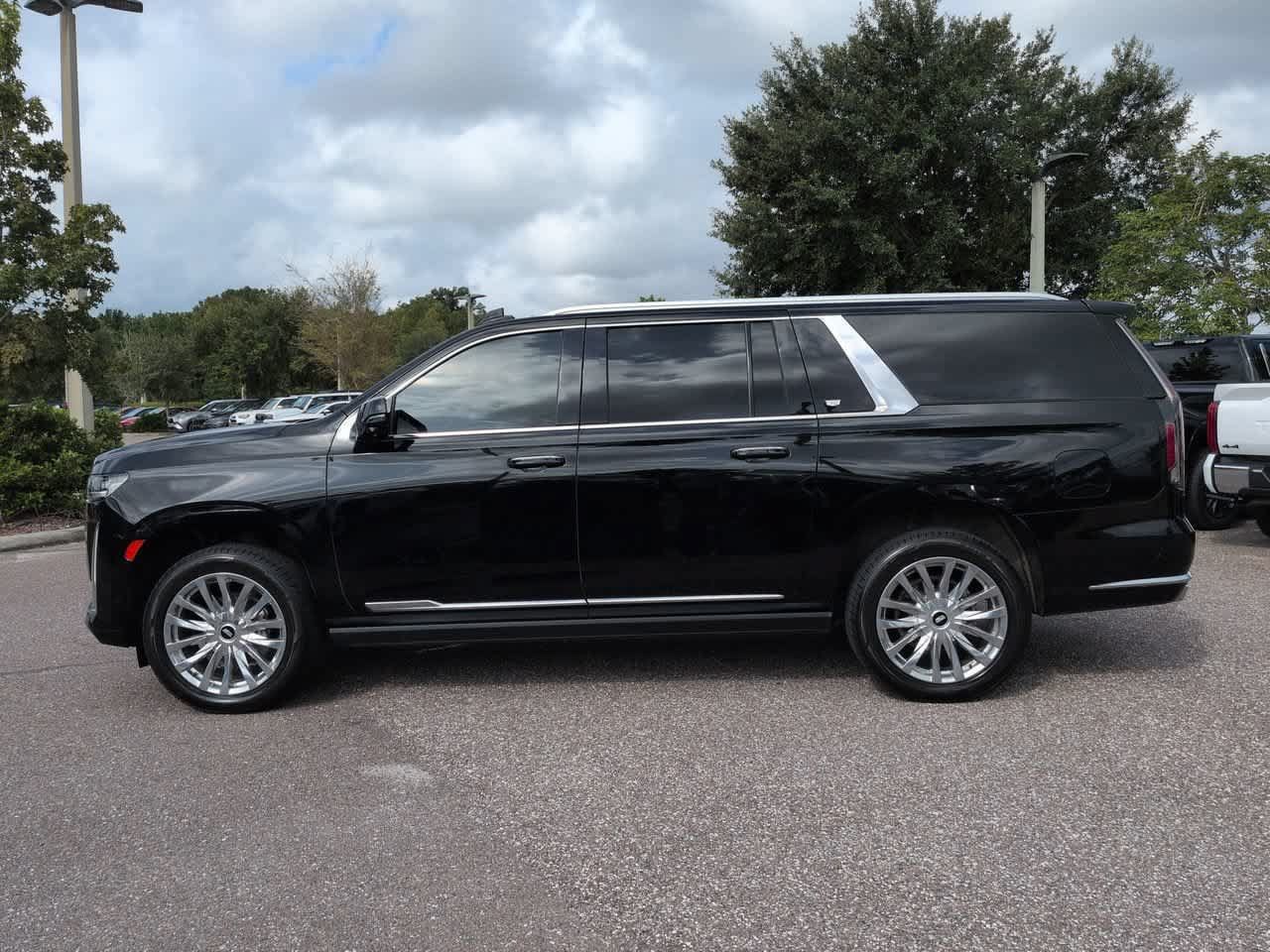Used 2023 Cadillac Escalade ESV Premium Luxury w/ Performance Package RWD image 3