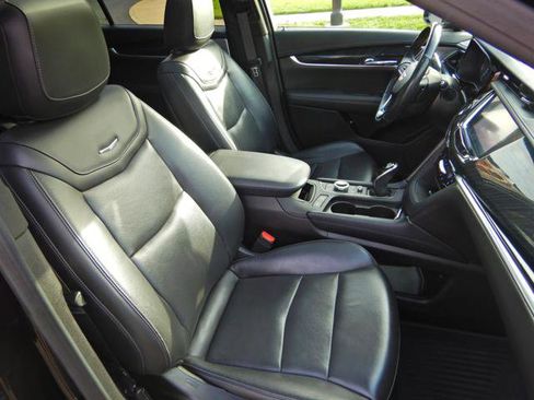 Used 2020 Cadillac XT6 Premium Luxury image 23