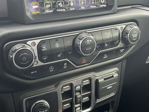 Used 2022 Jeep Gladiator Willys image 30
