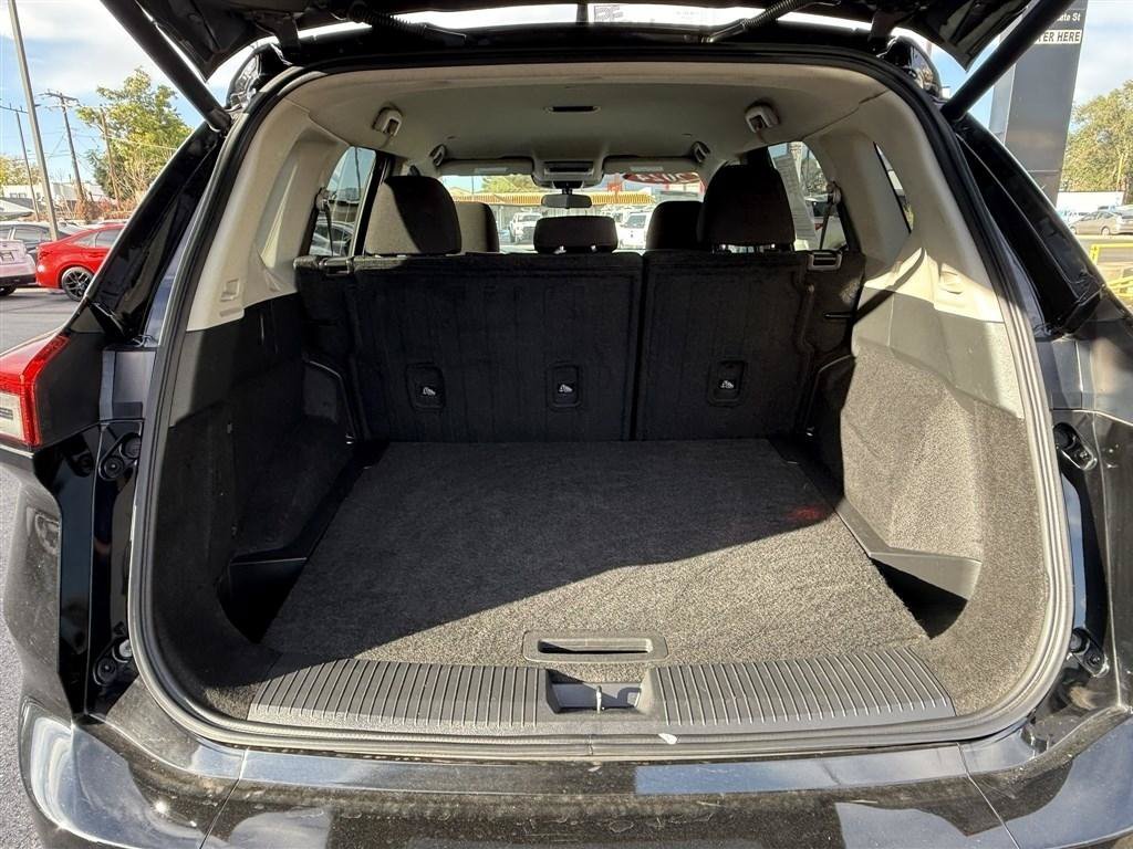 Used 2024 Nissan Rogue SV AWD/4WD image 9