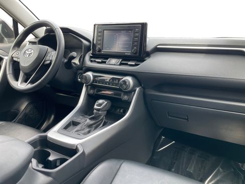 Used 2021 Toyota RAV4 XLE Premium image 12