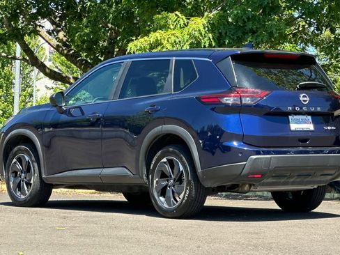 Used 2024 Nissan Rogue SV AWD/4WD image 6