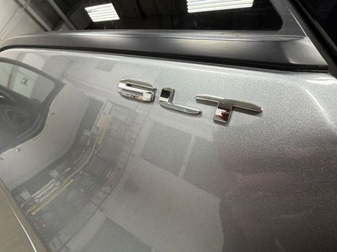 Used 2023 GMC Terrain SLT w/ Infotainment Package II image 31