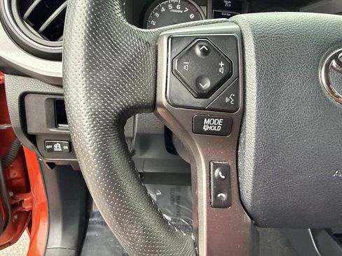Used 2018 Toyota Tacoma TRD Sport image 38