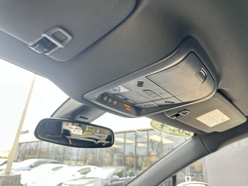 Used 2024 Buick Enclave Essence image 29