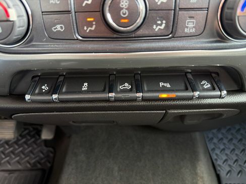 Used 2018 Chevrolet Silverado 1500 LT w/ All Star Edition image 26