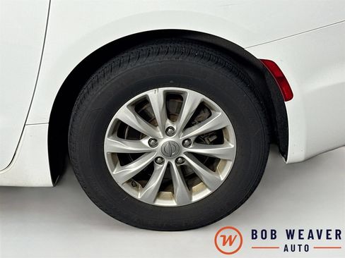 Used 2019 Chrysler Pacifica Touring Plus FWD image 38