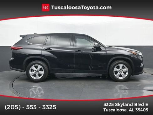 Used 2021 Toyota Highlander L FWD image 1