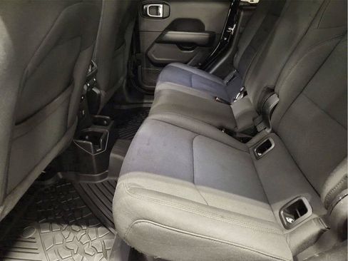 Used 2023 Jeep Gladiator Overland AWD/4WD image 24