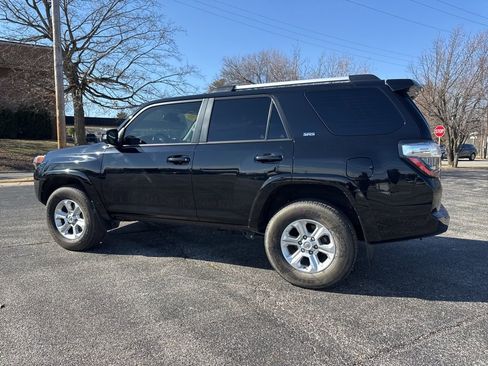 Used 2023 Toyota 4Runner SR5 Premium w/ Moonroof Package image 2