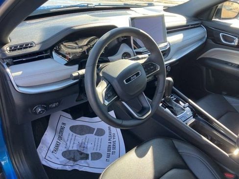 Certified 2025 Jeep Compass Limited image 13