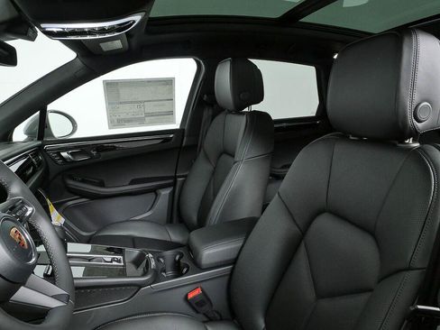 Certified 2026 Porsche Macan Turbo AWD/4WD image 5