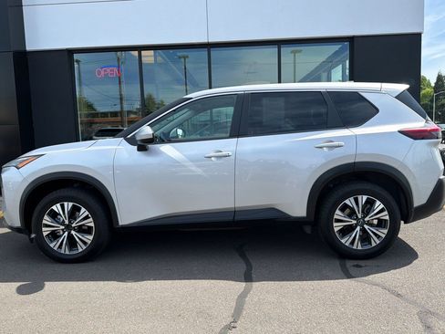 Used 2023 Nissan Rogue SV AWD/4WD image 9