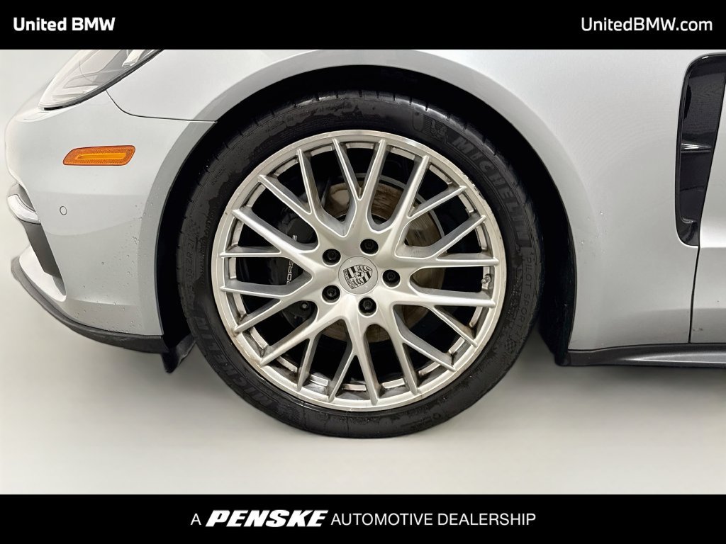 Used 2020 Porsche Panamera RWD image 9