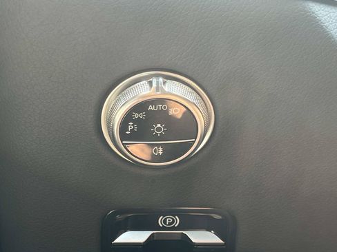 Used 2026 Mercedes-Benz GLC 300 4MATIC image 38