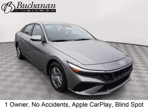 Used 2025 Hyundai Elantra SE image 1