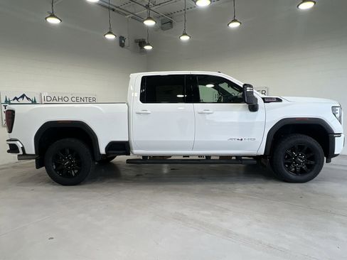Used 2024 GMC Sierra 3500 AT4 w/ AT4 Preferred Package image 9