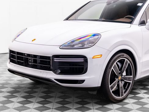 Certified 2023 Porsche Cayenne Turbo AWD/4WD image 37