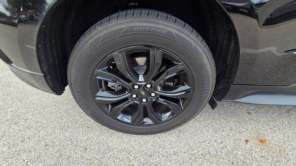 Used 2024 Ford Edge SE w/ Black Appearance Package AWD/4WD image 9