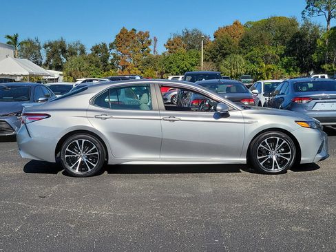 Used 2020 Toyota Camry SE image 9