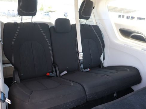 Used 2020 Chrysler Voyager L FWD image 13