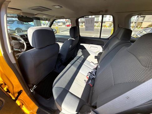 Used 2004 Nissan Xterra XE image 19