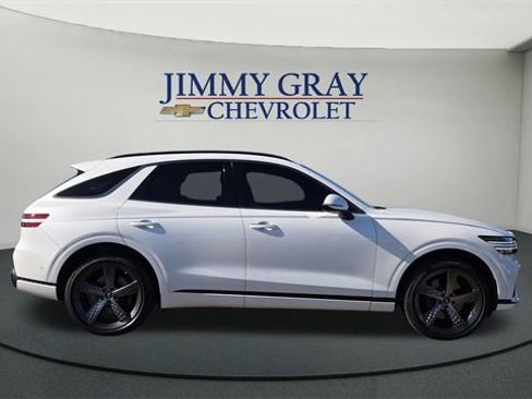 Used 2023 Genesis GV70 2.5T w/ Sport Prestige Package image 2