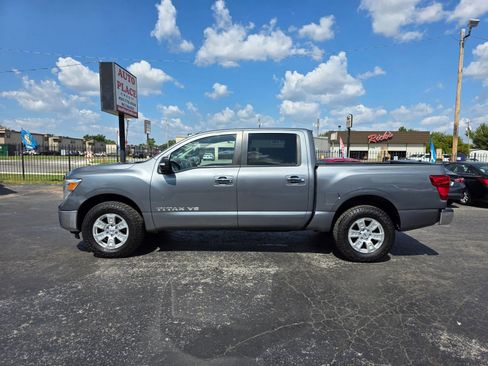 Used 2018 Nissan Titan SV image 21