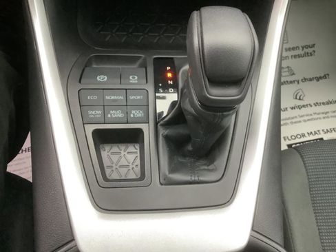 Used 2021 Toyota RAV4 LE image 20