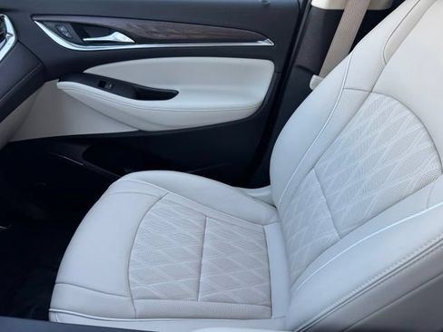 Used 2022 Buick Enclave Avenir w/ Avenir Technology Package AWD/4WD image 28
