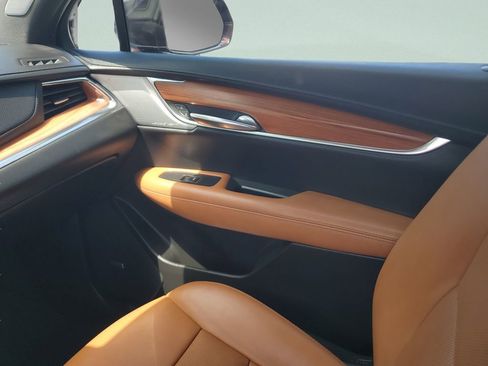 Used 2020 Cadillac XT5 Premium Luxury image 16