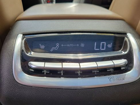 Used 2020 Cadillac XT6 Premium Luxury w/ Platinum Package AWD/4WD image 16