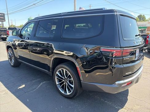 Used 2022 Jeep Wagoneer Series III w/ Premium Group I AWD/4WD image 4