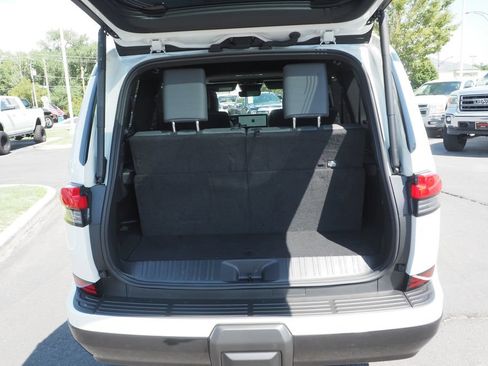 Used 2024 Lexus GX 550 w/ Cold Area Package AWD/4WD image 21