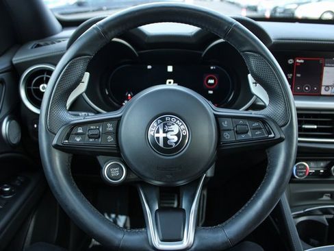Used 2024 Alfa Romeo Stelvio Veloce image 24