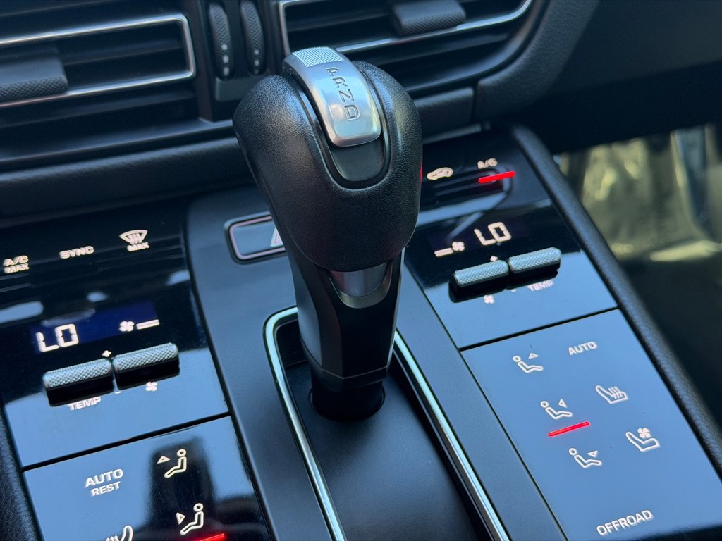 Used 2023 Porsche Macan AWD/4WD image 37