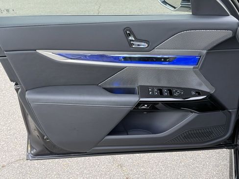 Used 2025 BMW i7 eDrive50 image 19