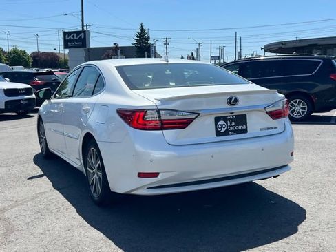 Used 2018 Lexus ES 300h w/ Navigation Package FWD image 7