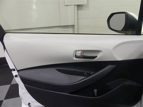 Used 2022 Toyota Corolla LE image 17