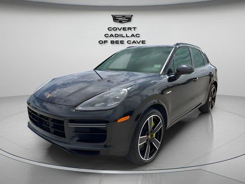 Used 2023 Porsche Cayenne Turbo S image 5