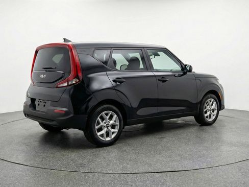 Used 2025 Kia Soul LX w/ LX Technology Package image 9