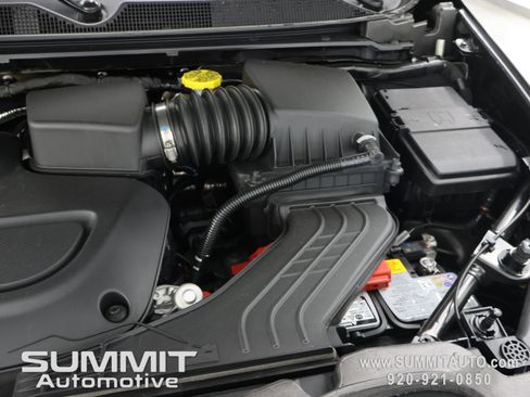 New 2027 Chrysler Pacifica Limited w/ Family Tech Group AWD/4WD image 24