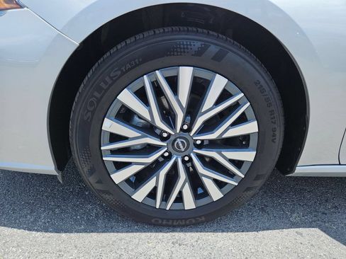 Used 2025 Nissan Altima 2.5 SV FWD image 27