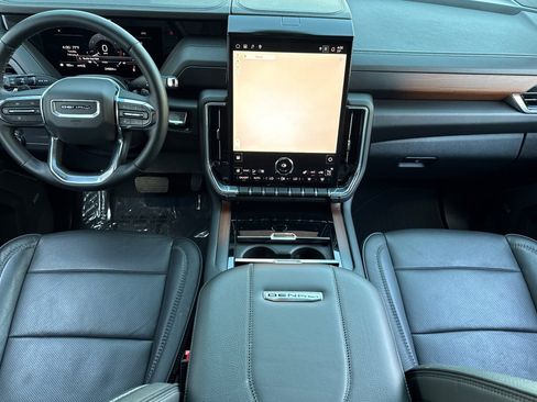 Used 2025 GMC Yukon Denali image 16